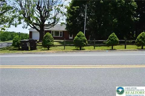 1819 Blue Barn Rd, Orefield, PA 18069