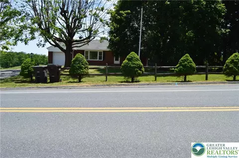 1819 Blue Barn Rd, Orefield, PA 18069