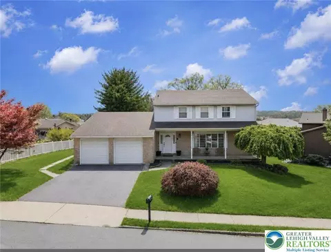 1804 Elmhurst Dr, Fullerton, PA 18052
