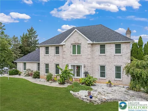 3739 Lindy Dr, Orefield, PA 18069