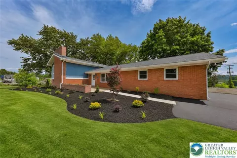 4830 Kernsville Rd, Orefield, PA 18069