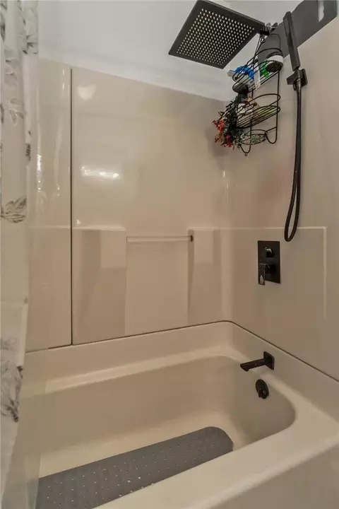 Bath - 626 William St, Bethlehem, PA 18015 photo 3 of 4
