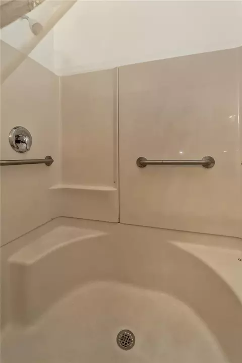 Bath - 626 William St, Bethlehem, PA 18015 photo 2 of 4