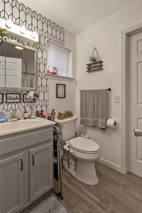 Bath - 626 William St, Bethlehem, PA 18015 photo 4 of 4
