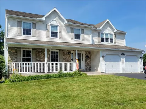 347 Rosecliff Dr, Douglassville, PA 19518