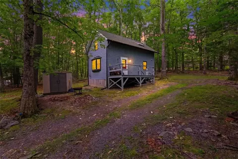 180 E Shore Dr, Dingmans Ferry, PA 18328