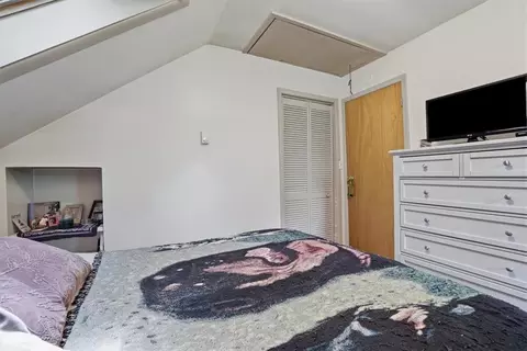 Bedroom - 180 E Shore Dr, Dingmans Ferry, PA 18328 photo 2 of 4