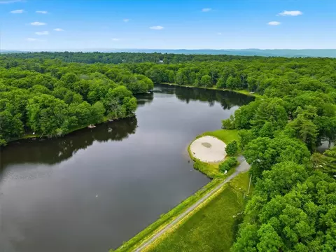 View/Area - 180 E Shore Dr, Dingmans Ferry, PA 18328 photo 3 of 3