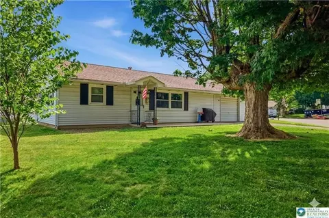 65 Seyfried Ave, Nazareth, PA 18064