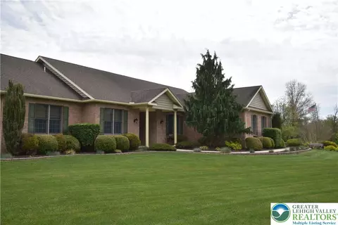 1084 Old School Rd, Quakertown, PA 18951