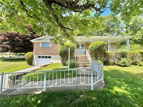 1201 Verona Dr, Pen Argyl, PA 18072