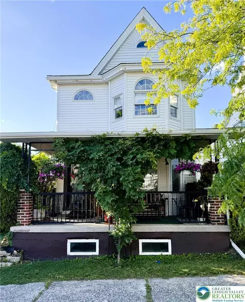 306 E White St, Summit Hill, PA 18250