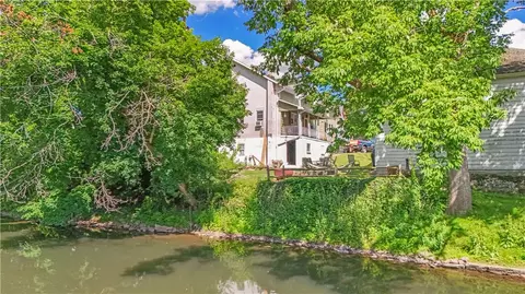 704 Mohrsville Rd, Shoemakersville, PA 19555