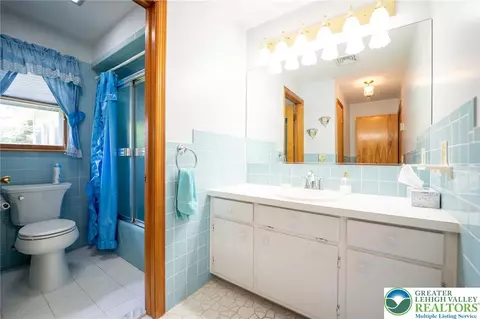 Bath - 310 Ridge Rd, Phillipsburg, NJ 08865 photo 2 of 3