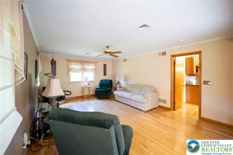 Living - 310 Ridge Rd, Phillipsburg, NJ 08865 photo 4 of 5