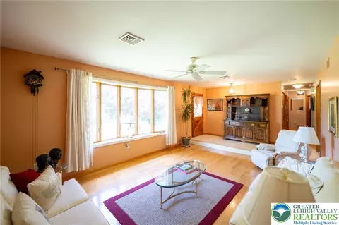 Living - 310 Ridge Rd, Phillipsburg, NJ 08865 photo 2 of 5