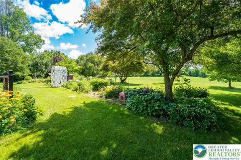 Exterior - 310 Ridge Rd, Phillipsburg, NJ 08865 photo 6 of 14