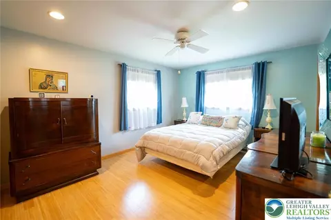Bedroom - 310 Ridge Rd, Phillipsburg, NJ 08865 photo 4 of 5