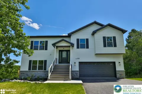 2212 Skyline Dr, Slatington, PA 18080