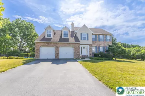 968 Rainbow Dr, Bethlehem, PA 18017