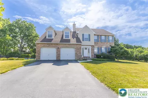 968 Rainbow Dr, Bethlehem, PA 18017