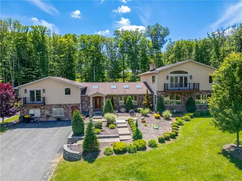 374 Packer Dr, Weatherly, PA 18255