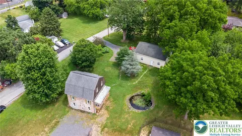 1815 Leithsville Rd, Hellertown, PA 18055