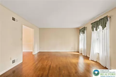 Living - 613 E Macada Rd, Bethlehem, PA 18017 photo 4 of 6