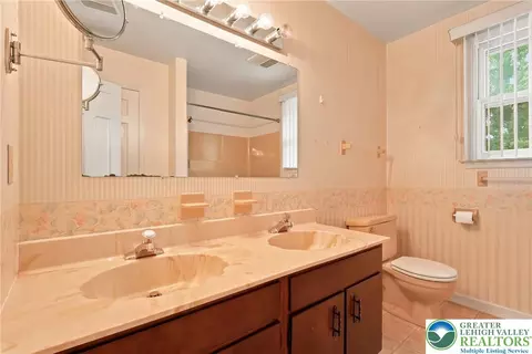 Bath - 613 E Macada Rd, Bethlehem, PA 18017 photo 6 of 6