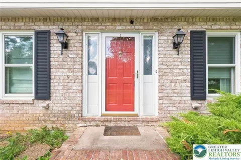 Entry Way - 613 E Macada Rd, Bethlehem, PA 18017 photo 1 of 3