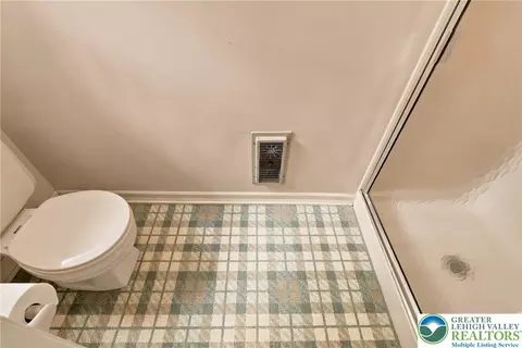 Bath - 613 E Macada Rd, Bethlehem, PA 18017 photo 4 of 6