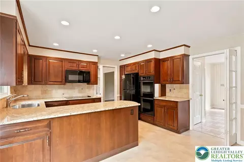 Kitchen - 613 E Macada Rd, Bethlehem, PA 18017 photo 2 of 4