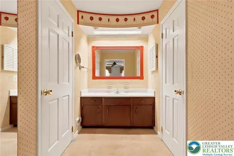 Bath - 613 E Macada Rd, Bethlehem, PA 18017 photo 3 of 6