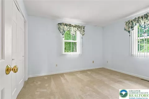 Bedroom - 613 E Macada Rd, Bethlehem, PA 18017 photo 4 of 7
