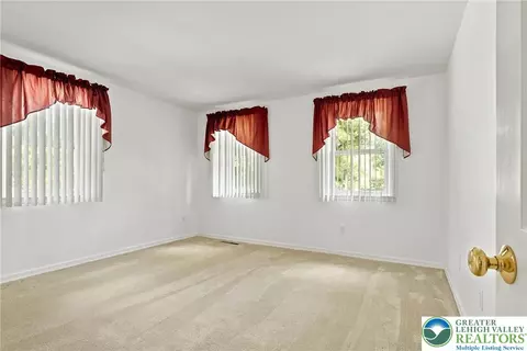 Bedroom - 613 E Macada Rd, Bethlehem, PA 18017 photo 6 of 7