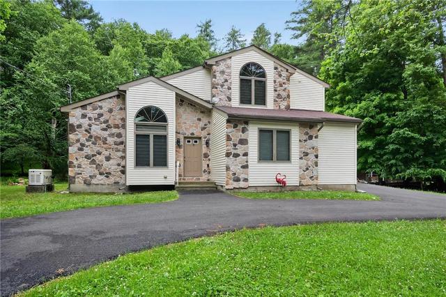 1119 Mink Ct, Bushkill, PA 18324