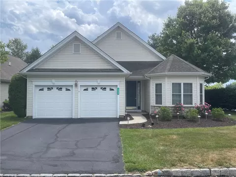 4060 Pine Hurst Dr, Northampton, PA 18067