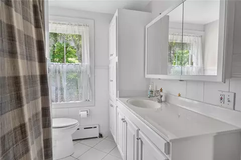 Bath - 765 E Macada Rd, Bethlehem, PA 18017 photo 3 of 3