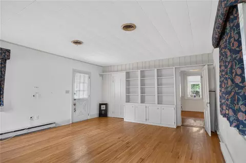 Living - 765 E Macada Rd, Bethlehem, PA 18017 photo 2 of 2