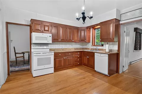 Kitchen - 765 E Macada Rd, Bethlehem, PA 18017 photo 5 of 7