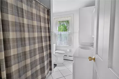 Bath - 765 E Macada Rd, Bethlehem, PA 18017 photo 2 of 3