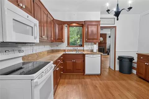 Kitchen - 765 E Macada Rd, Bethlehem, PA 18017 photo 7 of 7