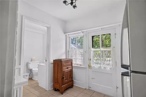 Entry Way - 765 E Macada Rd, Bethlehem, PA 18017 photo 1 of 4