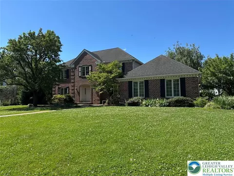 4528 Canterbury Dr, Emmaus, PA 18049