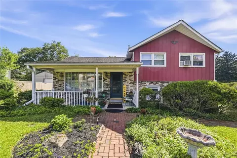 36 Schoolhouse Rd, Chalfont, PA 18914