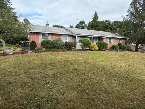 5963 Valley Rd, Slatington, PA 18080