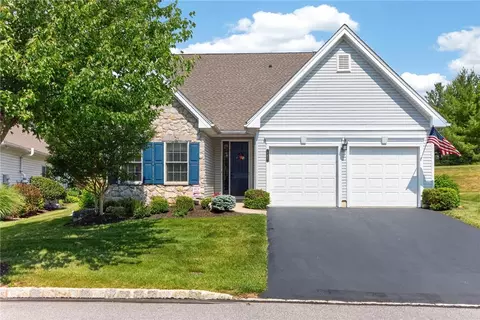 162 Glenmoor Cir N, Easton, PA 18045