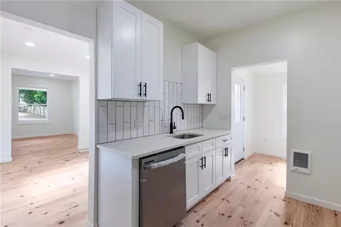 Kitchen - 213 E Raspberry St, Bethlehem, PA 18018 photo 3 of 5