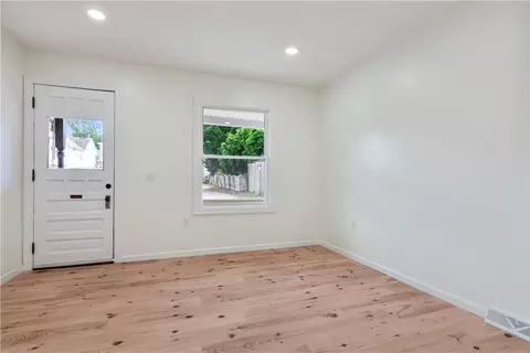 Living - 213 E Raspberry St, Bethlehem, PA 18018 photo 3 of 8