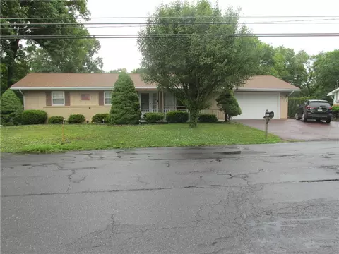 1026 Oakhurst Dr, Slatington, PA 18080